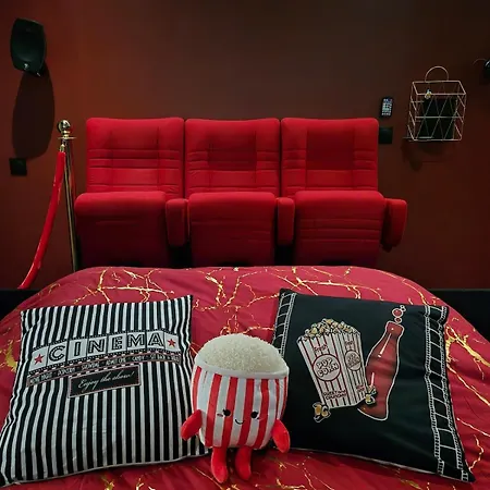 Hollywood - Jacuzzi-cinema - Luxe-confort *