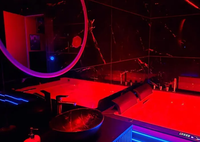 Hollywood - Jacuzzi-cinema - Luxe-confort * Château-Thierry